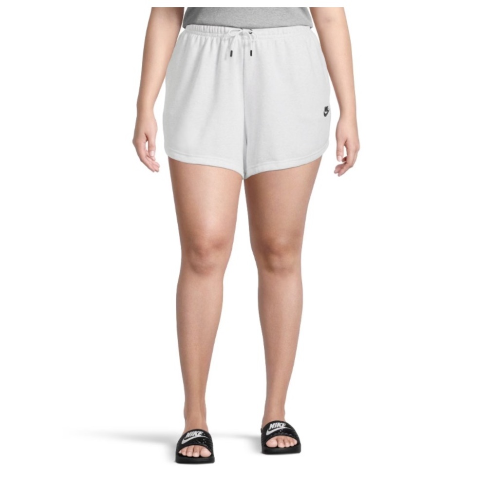 Nike Sportswear Women's Plus Size Essentials Fit High Rise Shorts - 1X